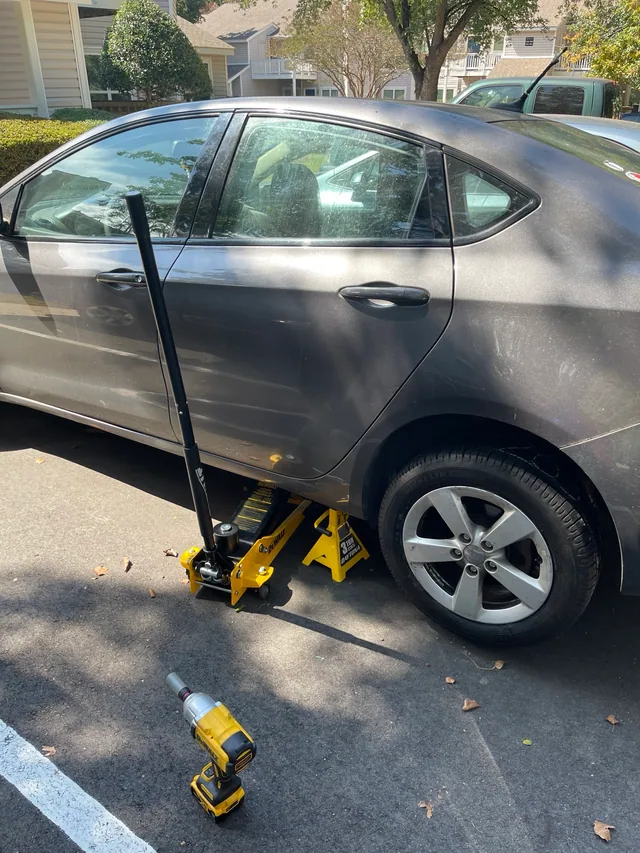 Amp Rescue mobile tire change with jack and roadside tools